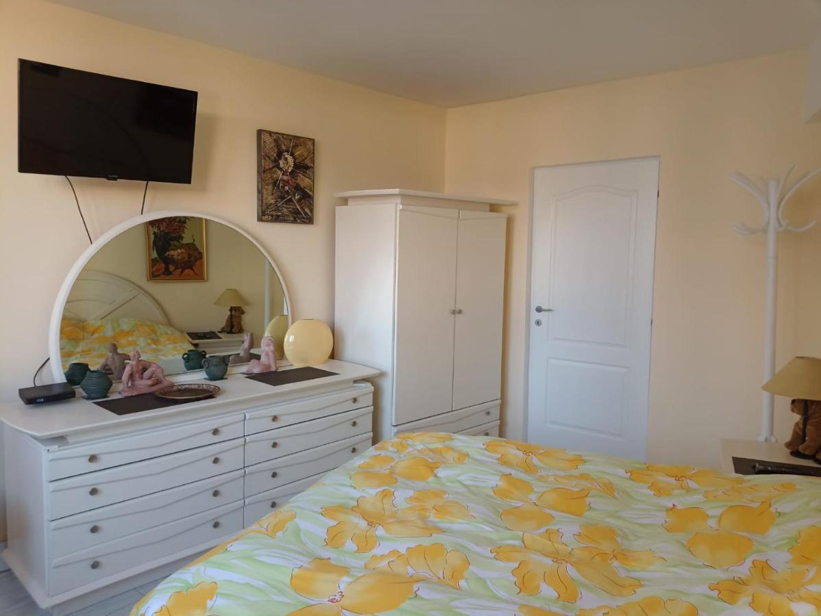 Two Bedroom Apartment Farmec Клуж-Напока Екстериор снимка