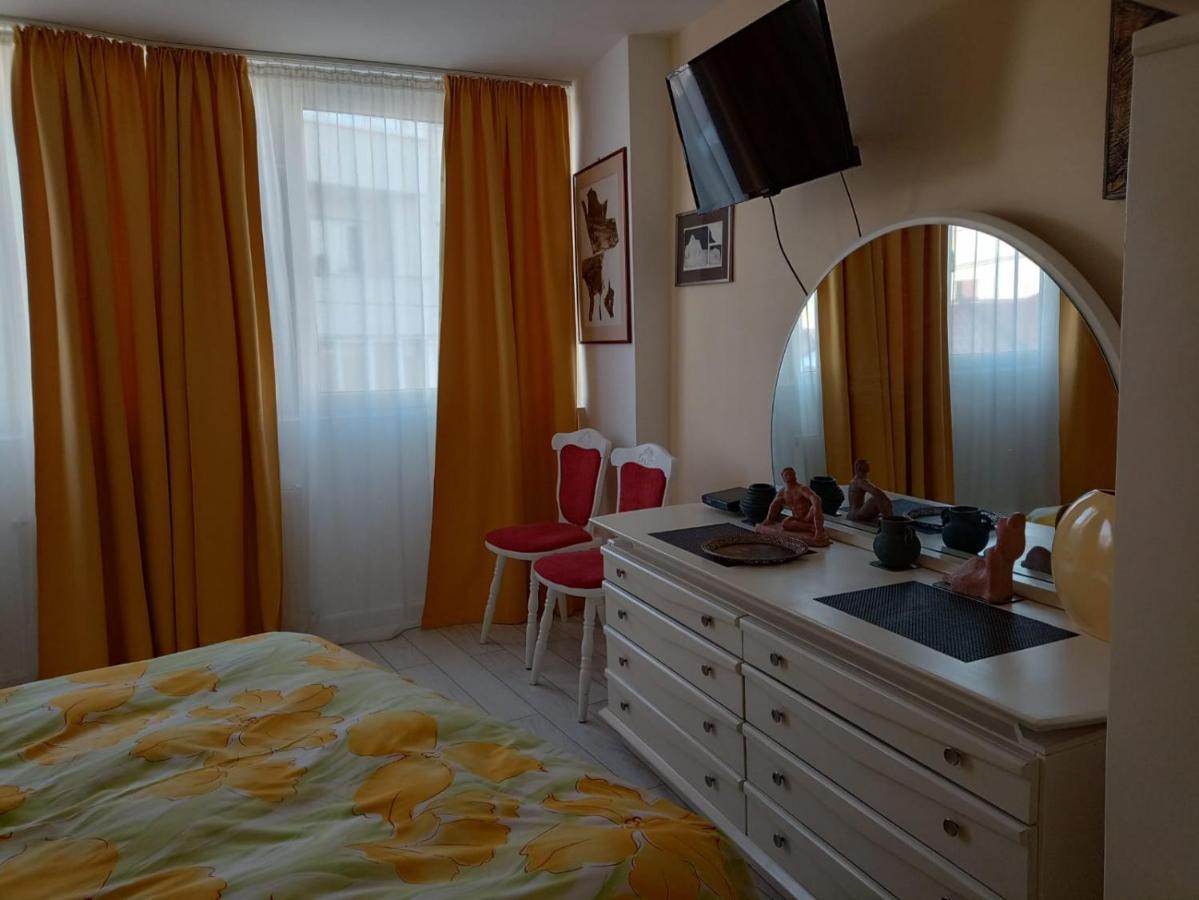Two Bedroom Apartment Farmec Клуж-Напока Екстериор снимка